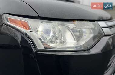 Внедорожник / Кроссовер Mitsubishi Outlander 2014 в 