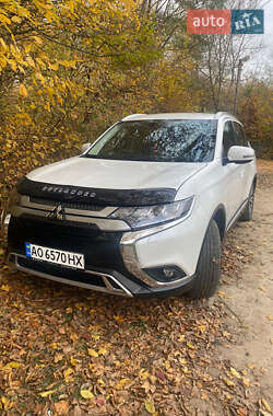 Позашляховик / Кросовер Mitsubishi Outlander 2020 в Ужгороді