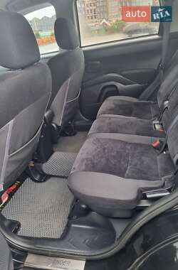 Внедорожник / Кроссовер Mitsubishi Outlander 2010 в 