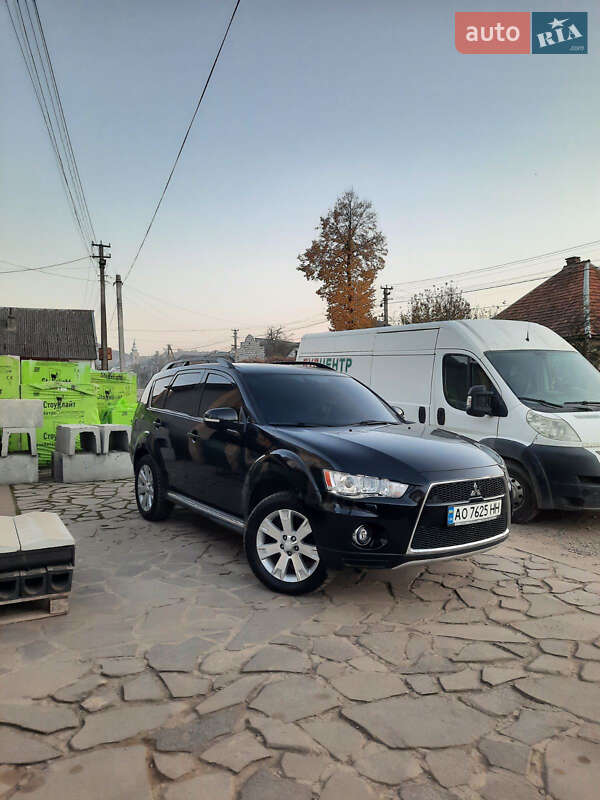 Mitsubishi Outlander 2011