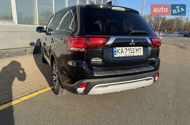 Позашляховик / Кросовер Mitsubishi Outlander 2019 в Києві