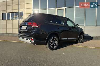 Позашляховик / Кросовер Mitsubishi Outlander 2019 в Києві