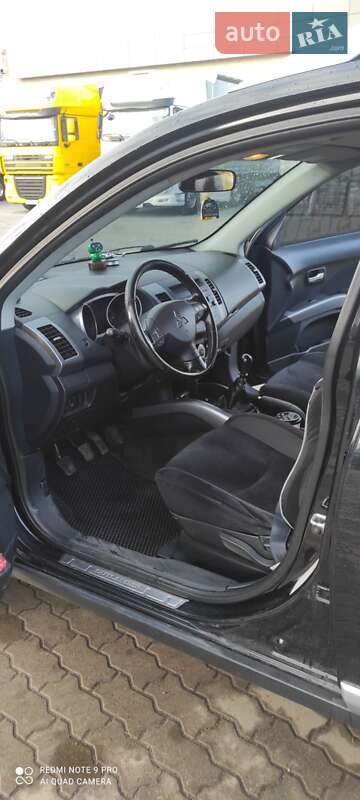 Внедорожник / Кроссовер Mitsubishi Outlander 2007 в Сарнах
