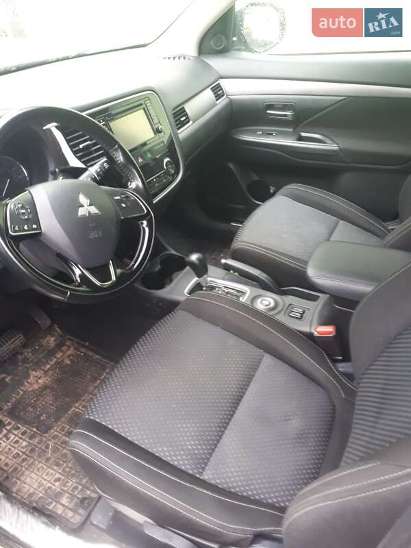 Mitsubishi Outlander 2016