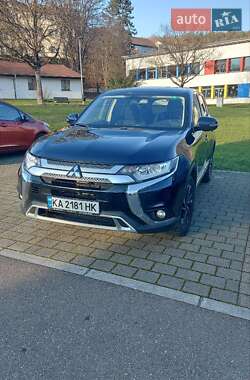 Позашляховик / Кросовер Mitsubishi Outlander 2021 в Києві