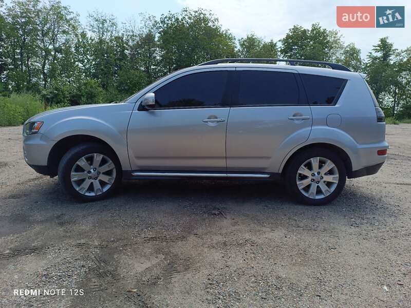 Позашляховик / Кросовер Mitsubishi Outlander 2011 в Глевасі