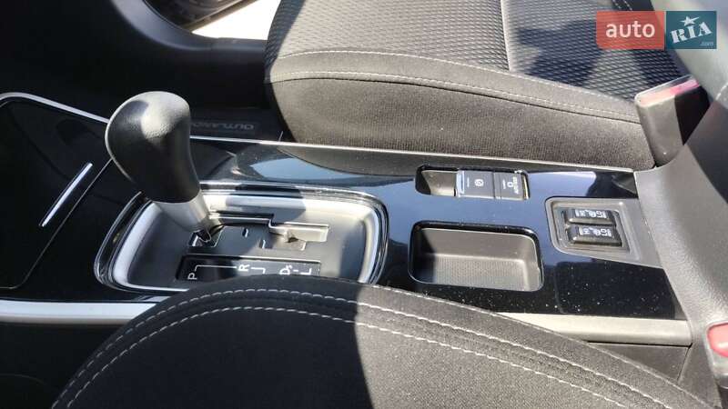 Позашляховик / Кросовер Mitsubishi Outlander 2019 в Запоріжжі