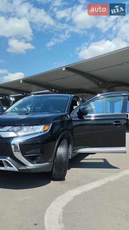 Позашляховик / Кросовер Mitsubishi Outlander 2019 в Запоріжжі