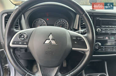 Внедорожник / Кроссовер Mitsubishi Outlander 2013 в 