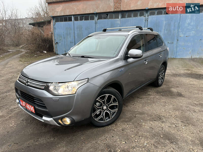 Позашляховик / Кросовер Mitsubishi Outlander 2015 в Ніжині