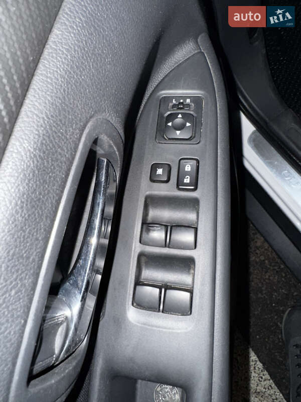 Внедорожник / Кроссовер Mitsubishi Outlander 2012 в Чернигове