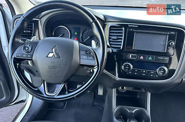 Позашляховик / Кросовер Mitsubishi Outlander 2016 в Дубні