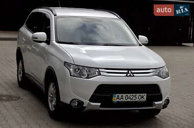 Позашляховик / Кросовер Mitsubishi Outlander 2014 в Києві