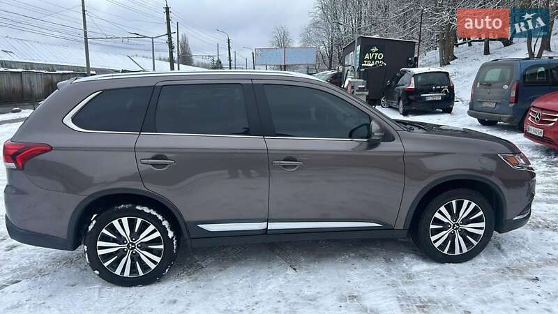 Позашляховик / Кросовер Mitsubishi Outlander 2019 в Хмельницькому