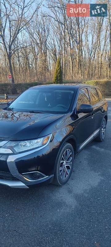 Позашляховик / Кросовер Mitsubishi Outlander 2016 в Знам'янці фото 3 Позашляховик / Кросовер Mitsubishi Outlander 2016 в Знам'янці