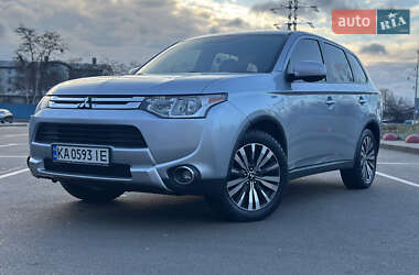 Позашляховик / Кросовер Mitsubishi Outlander 2014 в Києві