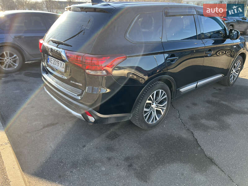 Внедорожник / Кроссовер Mitsubishi Outlander 2017 в Кривом Роге