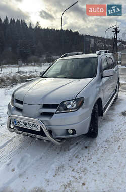 Внедорожник / Кроссовер Mitsubishi Outlander 2004 в Сходнице