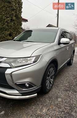 Внедорожник / Кроссовер Mitsubishi Outlander 2018 в Миргороде