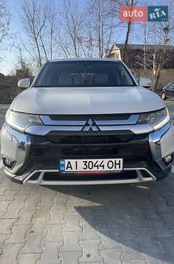 Позашляховик / Кросовер Mitsubishi Outlander 2015 в Ірпені