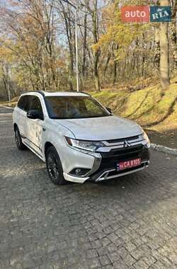 Позашляховик / Кросовер Mitsubishi Outlander 2021 в Чернівцях