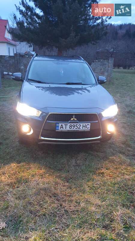 Позашляховик / Кросовер Mitsubishi Outlander 2010 в Косові