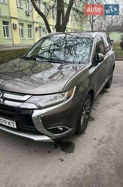 Позашляховик / Кросовер Mitsubishi Outlander 2015 в Вінниці