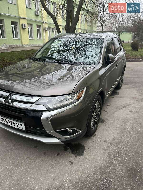 Позашляховик / Кросовер Mitsubishi Outlander 2015 в Вінниці