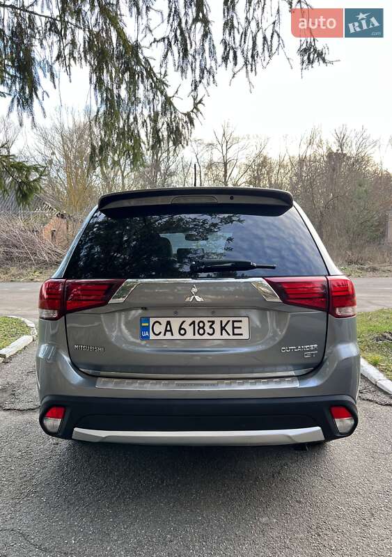 Позашляховик / Кросовер Mitsubishi Outlander 2015 в Корсунь-Шевченківському