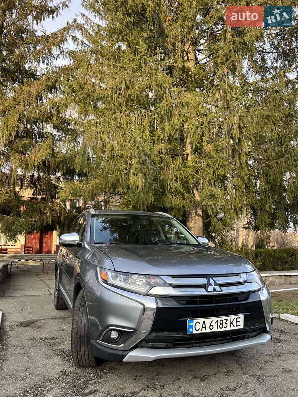 Позашляховик / Кросовер Mitsubishi Outlander 2015 в Корсунь-Шевченківському