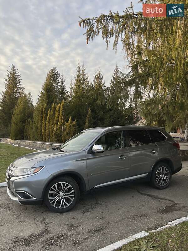 Позашляховик / Кросовер Mitsubishi Outlander 2015 в Корсунь-Шевченківському