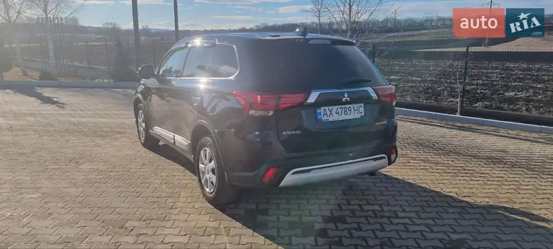 Mitsubishi Outlander 2018 VIN JMBXTGF2WKJ000110 фото оголошення 3 з 48