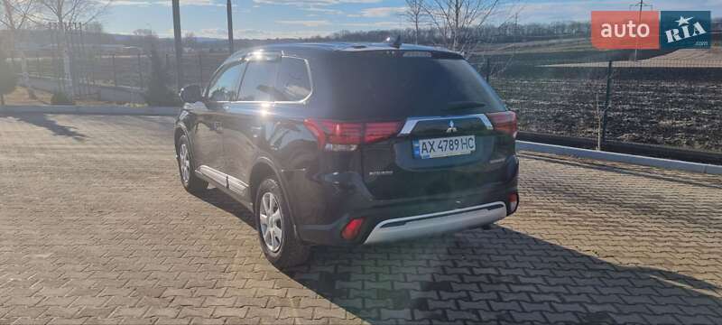 Позашляховик / Кросовер Mitsubishi Outlander 2018 в Чернівцях фото 3 Позашляховик / Кросовер Mitsubishi Outlander 2018 в Чернівцях