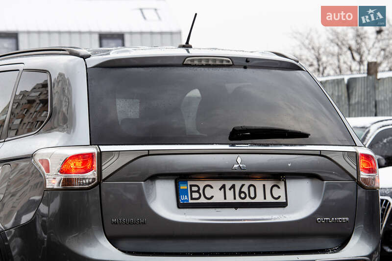 Позашляховик / Кросовер Mitsubishi Outlander 2015 в Львові фото 13 Позашляховик / Кросовер Mitsubishi Outlander 2015 в Львові