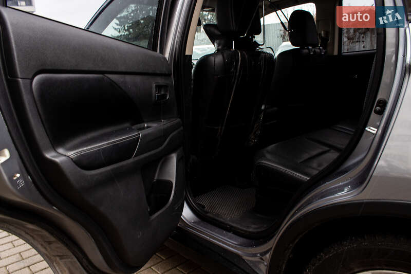 Позашляховик / Кросовер Mitsubishi Outlander 2015 в Львові фото 45 Позашляховик / Кросовер Mitsubishi Outlander 2015 в Львові