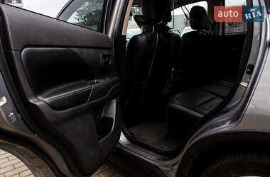 Внедорожник / Кроссовер Mitsubishi Outlander 2015 в 