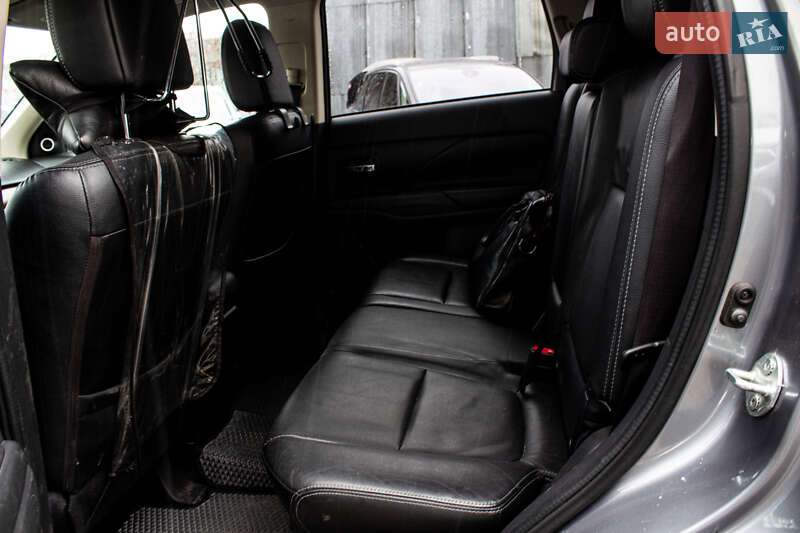 Позашляховик / Кросовер Mitsubishi Outlander 2015 в Львові фото 48 Позашляховик / Кросовер Mitsubishi Outlander 2015 в Львові