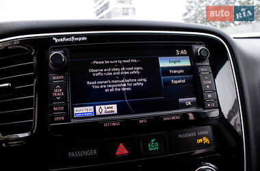 Внедорожник / Кроссовер Mitsubishi Outlander 2015 в 