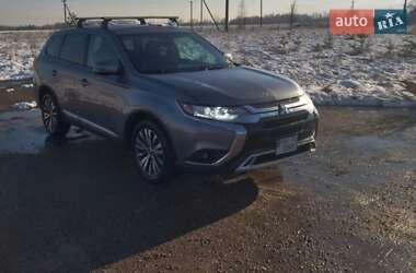 Внедорожник / Кроссовер Mitsubishi Outlander 2018 в Киеве