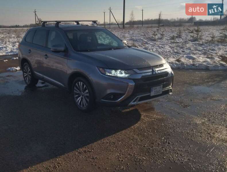 Внедорожник / Кроссовер Mitsubishi Outlander 2018 в Киеве