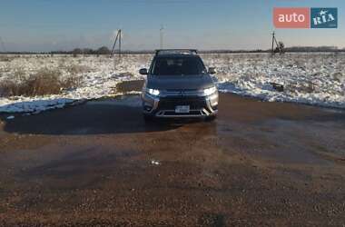 Внедорожник / Кроссовер Mitsubishi Outlander 2018 в Киеве