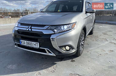 Позашляховик / Кросовер Mitsubishi Outlander 2019 в Києві