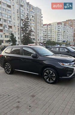 Позашляховик / Кросовер Mitsubishi Outlander 2018 в Одесі