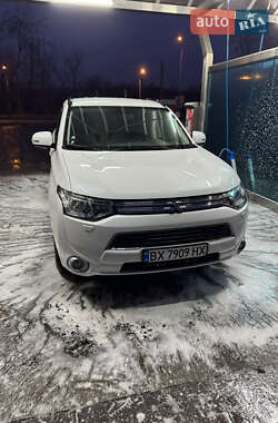 Внедорожник / Кроссовер Mitsubishi Outlander 2014 в Харькове