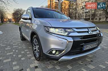 Внедорожник / Кроссовер Mitsubishi Outlander 2017 в Одессе