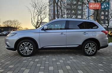 Внедорожник / Кроссовер Mitsubishi Outlander 2017 в Одессе