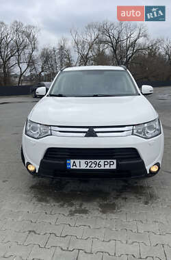 Внедорожник / Кроссовер Mitsubishi Outlander 2013 в Буче