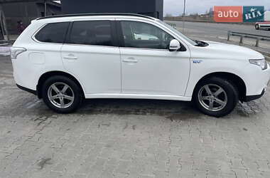 Внедорожник / Кроссовер Mitsubishi Outlander 2013 в Буче