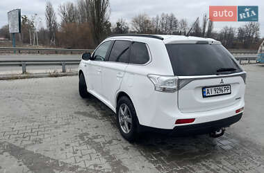 Внедорожник / Кроссовер Mitsubishi Outlander 2013 в Буче