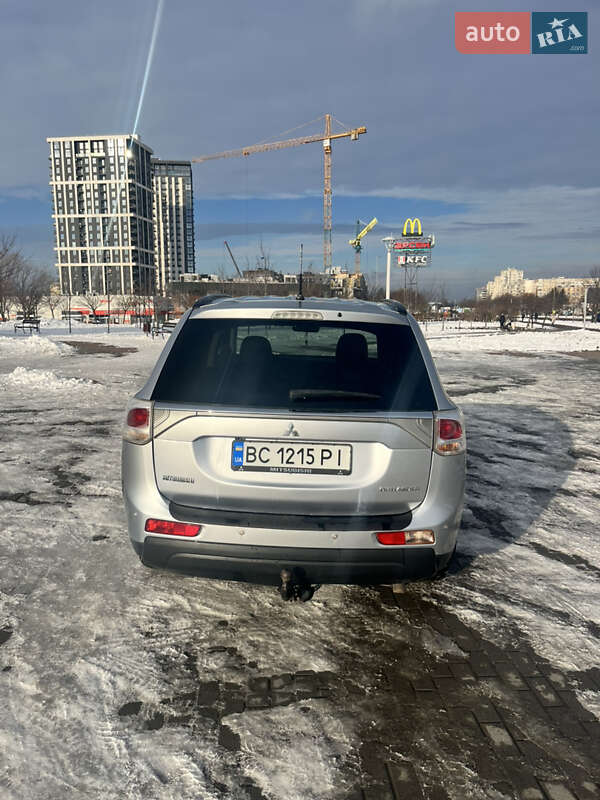Внедорожник / Кроссовер Mitsubishi Outlander 2013 в Львове